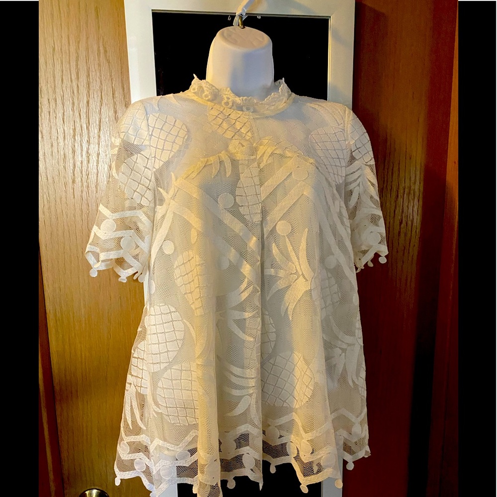 White lace pineapple blouse. Very nice details . Nice for summer!